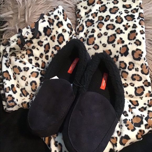 Brand new black slippers never worn - Picture 5 of 15